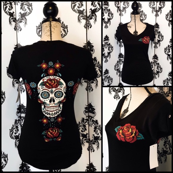 ๐ NWT! Gorgeous Sugar Skull Stretchy V~Neck Top! - Picture 3 of 6